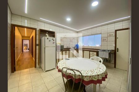 Casa à venda com 250m², 3 quartos e 3 vagasCozinha