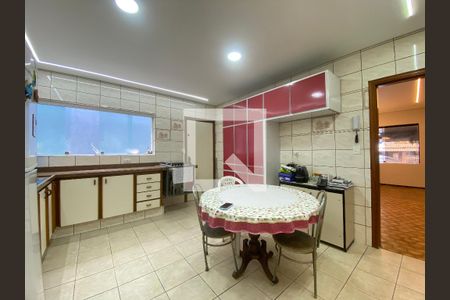 Casa à venda com 250m², 3 quartos e 3 vagasCozinha