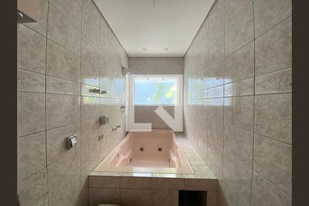 Casa à venda com 250m², 3 quartos e 3 vagasBanheiro da Suíte