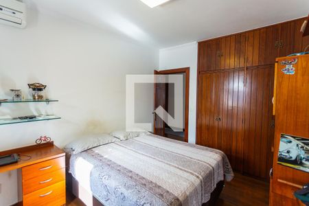 Casa à venda com 550m², 5 quartos e 7 vagas Casa à venda com 550m², 5 quartos e 7 vagasSuíte 2