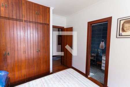 Casa à venda com 550m², 5 quartos e 7 vagas Casa à venda com 550m², 5 quartos e 7 vagasSuíte 4
