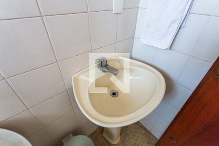 Casa à venda com 550m², 5 quartos e 7 vagas Casa à venda com 550m², 5 quartos e 7 vagasPia do Banheiro de Serviço