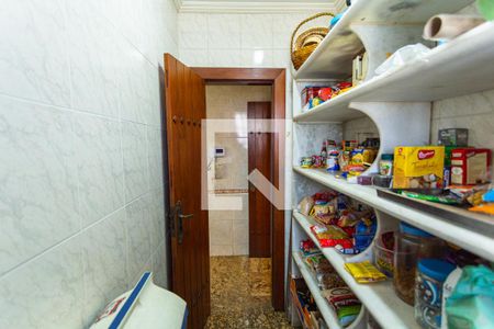 Casa à venda com 550m², 5 quartos e 7 vagas Casa à venda com 550m², 5 quartos e 7 vagasDespensa