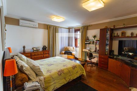 Casa à venda com 550m², 5 quartos e 7 vagas Casa à venda com 550m², 5 quartos e 7 vagasSuíte 1