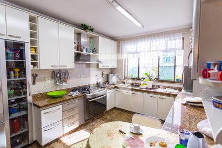 Casa à venda com 550m², 5 quartos e 7 vagas Casa à venda com 550m², 5 quartos e 7 vagasCozinha