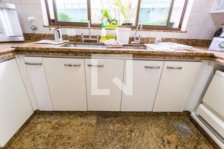 Casa à venda com 550m², 5 quartos e 7 vagas Casa à venda com 550m², 5 quartos e 7 vagasArmário da Cozinha