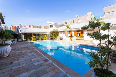 Casa à venda com 550m², 5 quartos e 7 vagas Casa à venda com 550m², 5 quartos e 7 vagasÁrea da Piscina