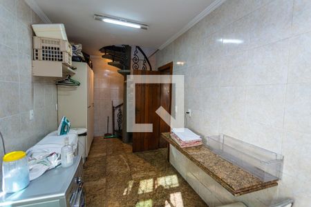 Casa à venda com 550m², 5 quartos e 7 vagas Casa à venda com 550m², 5 quartos e 7 vagasÁrea de Serviço