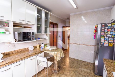 Casa à venda com 550m², 5 quartos e 7 vagas Casa à venda com 550m², 5 quartos e 7 vagasCozinha