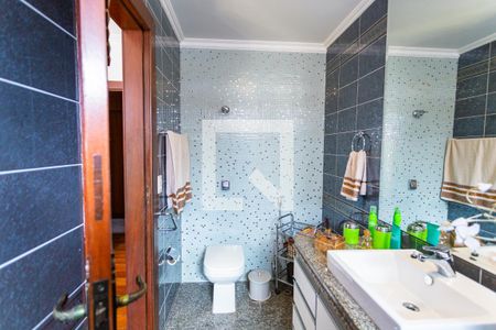 Casa à venda com 550m², 5 quartos e 7 vagas Casa à venda com 550m², 5 quartos e 7 vagasBanheiro da Suíte 4