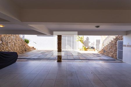 Casa à venda com 550m², 5 quartos e 7 vagas Casa à venda com 550m², 5 quartos e 7 vagasGaragem