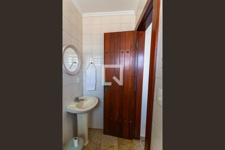 Casa à venda com 550m², 5 quartos e 7 vagas Casa à venda com 550m², 5 quartos e 7 vagasBanheiro de Serviço