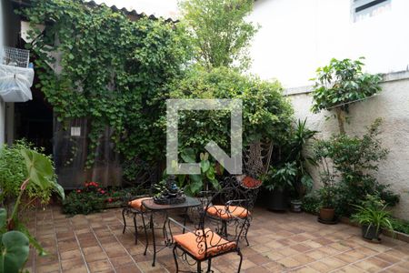Casa à venda com 200m², 3 quartos e 4 vagas Casa à venda com 200m², 3 quartos e 4 vagasQuintal