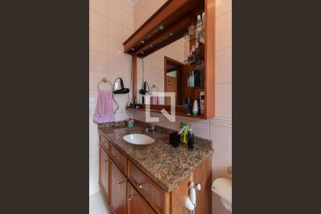 Casa à venda com 279m², 4 quartos e 4 vagasBanheiro Corredor