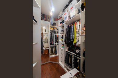 Casa à venda com 279m², 4 quartos e 4 vagasQuarto 1- Suíte