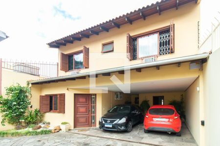 Casa à venda com 279m², 4 quartos e 4 vagasFachada