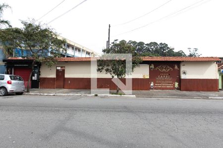 Casa à venda com 760m², 4 quartos e 2 vagas Casa à venda com 760m², 4 quartos e 2 vagasFachada