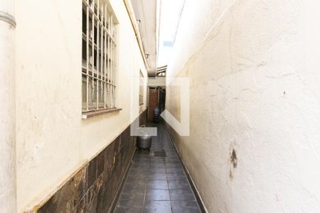 Casa à venda com 760m², 4 quartos e 2 vagas Casa à venda com 760m², 4 quartos e 2 vagasCorredor