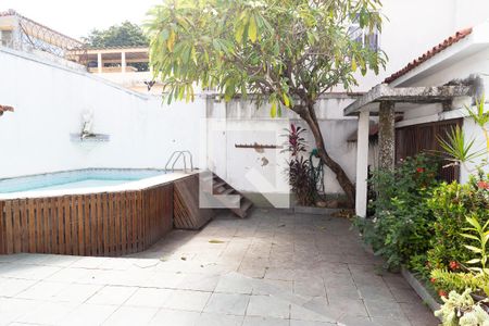 Casa à venda com 450m², 6 quartos e 2 vagas Casa à venda com 450m², 6 quartos e 2 vagasQuintal