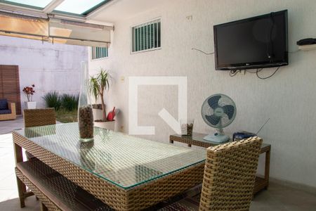 Casa à venda com 360m², 4 quartos e 6 vagas Casa à venda com 360m², 4 quartos e 6 vagasChurrasqueira