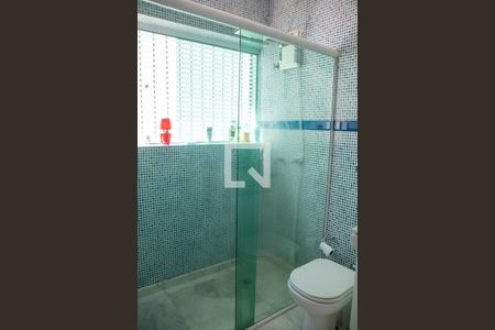 Casa à venda com 360m², 4 quartos e 6 vagas Casa à venda com 360m², 4 quartos e 6 vagasBanheiro do Quarto 1