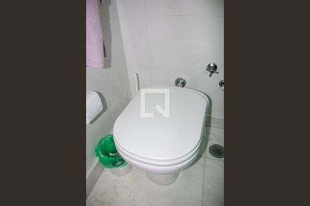 Casa à venda com 360m², 4 quartos e 6 vagas Casa à venda com 360m², 4 quartos e 6 vagasBanheiro do Quarto 3