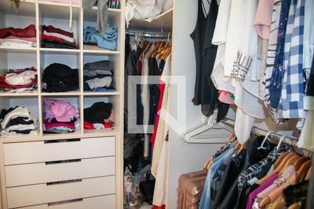 Casa à venda com 360m², 4 quartos e 6 vagas Casa à venda com 360m², 4 quartos e 6 vagasCloset do quarto 3
