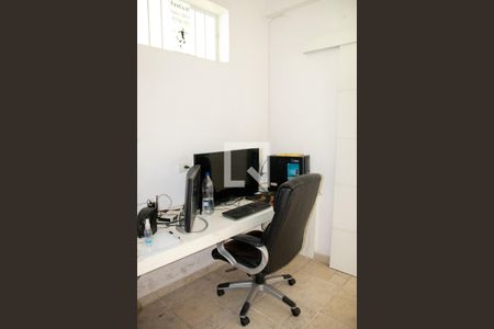 Casa à venda com 360m², 4 quartos e 6 vagas Casa à venda com 360m², 4 quartos e 6 vagasQuarto de Serviço