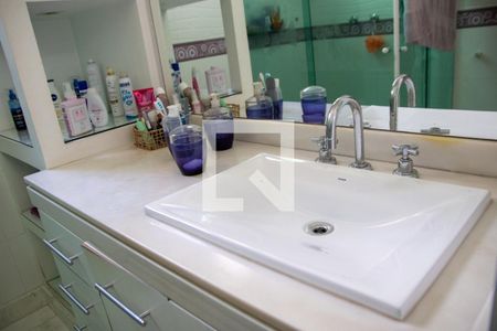 Casa à venda com 360m², 4 quartos e 6 vagas Casa à venda com 360m², 4 quartos e 6 vagasBanheiro do Quarto 3