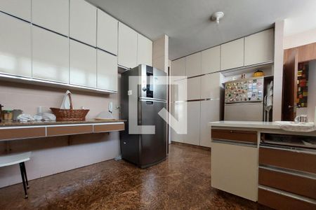 Casa à venda com 450m², 4 quartos e 3 vagas Casa à venda com 450m², 4 quartos e 3 vagasCozinha
