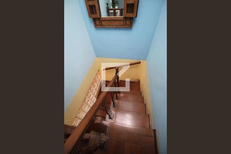 Casa à venda com 190m², 3 quartos e 3 vagasEscada