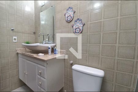 Casa à venda com 180m², 3 quartos e 2 vagas Casa à venda com 180m², 3 quartos e 2 vagasBanheiro Social