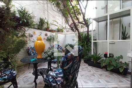 Casa à venda com 180m², 3 quartos e 2 vagas Casa à venda com 180m², 3 quartos e 2 vagasQuintal
