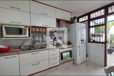 Casa à venda com 180m², 3 quartos e 2 vagas Casa à venda com 180m², 3 quartos e 2 vagasCozinha