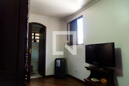 Casa à venda com 600m², 4 quartos e 6 vagas Casa à venda com 600m², 4 quartos e 6 vagasSuíte