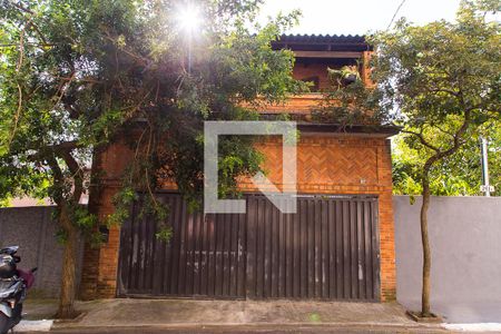 Casa à venda com 600m², 4 quartos e 6 vagas Casa à venda com 600m², 4 quartos e 6 vagasFachada