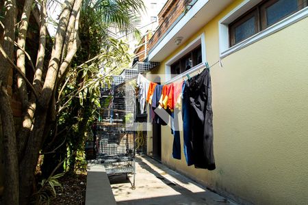 Casa à venda com 600m², 4 quartos e 6 vagas Casa à venda com 600m², 4 quartos e 6 vagasCorredor