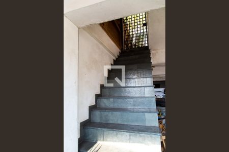 Casa à venda com 600m², 4 quartos e 6 vagas Casa à venda com 600m², 4 quartos e 6 vagasEscadas
