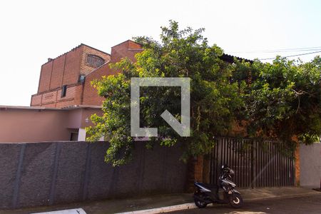 Casa à venda com 600m², 4 quartos e 6 vagas Casa à venda com 600m², 4 quartos e 6 vagasFachada