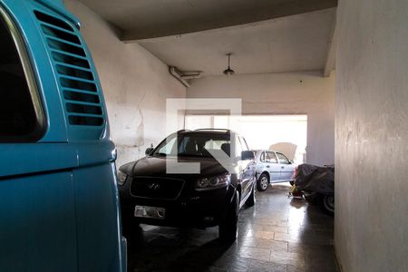 Casa à venda com 600m², 4 quartos e 6 vagas Casa à venda com 600m², 4 quartos e 6 vagasGaragem