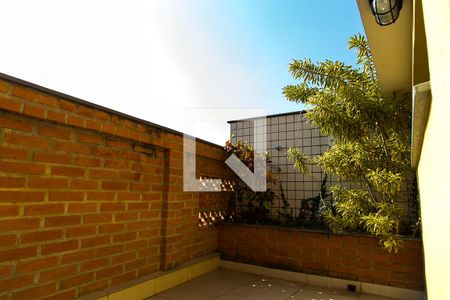 Casa à venda com 600m², 4 quartos e 6 vagas Casa à venda com 600m², 4 quartos e 6 vagasVaranda do Quarto 4