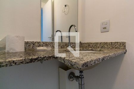 Apartamento para alugar com 70m², 2 quartos e 1 vaga Apartamento para alugar com 70m², 2 quartos e 1 vagaBanheiro da Suíte