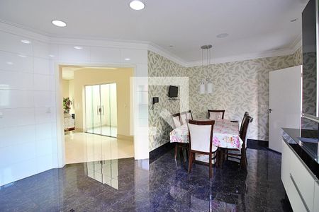 Casa à venda com 274m², 3 quartos e 8 vagasCozinha