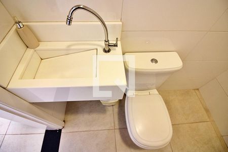 Casa à venda com 274m², 3 quartos e 8 vagasBanheiro de Serviço