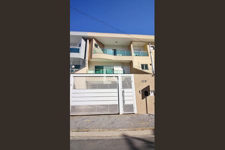 Casa à venda com 274m², 3 quartos e 8 vagasFachada