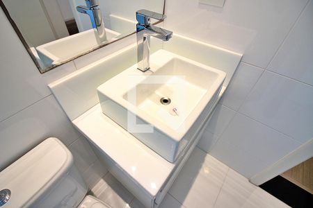 Casa à venda com 274m², 3 quartos e 8 vagasBanheiro do Quarto 2 - Suíte