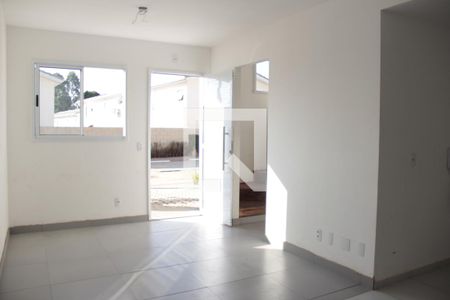 Casa de condomínio para alugar com 72m², 2 quartos e 2 vagasSala