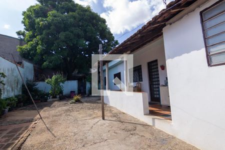 Casa à venda com 120m², 5 quartos e 5 vagas Casa à venda com 120m², 5 quartos e 5 vagasFundos