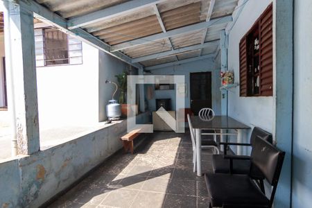 Casa à venda com 120m², 5 quartos e 5 vagas Casa à venda com 120m², 5 quartos e 5 vagasFundos