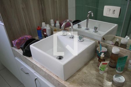 Casa à venda com 140m², 5 quartos e 2 vagasBanheiro